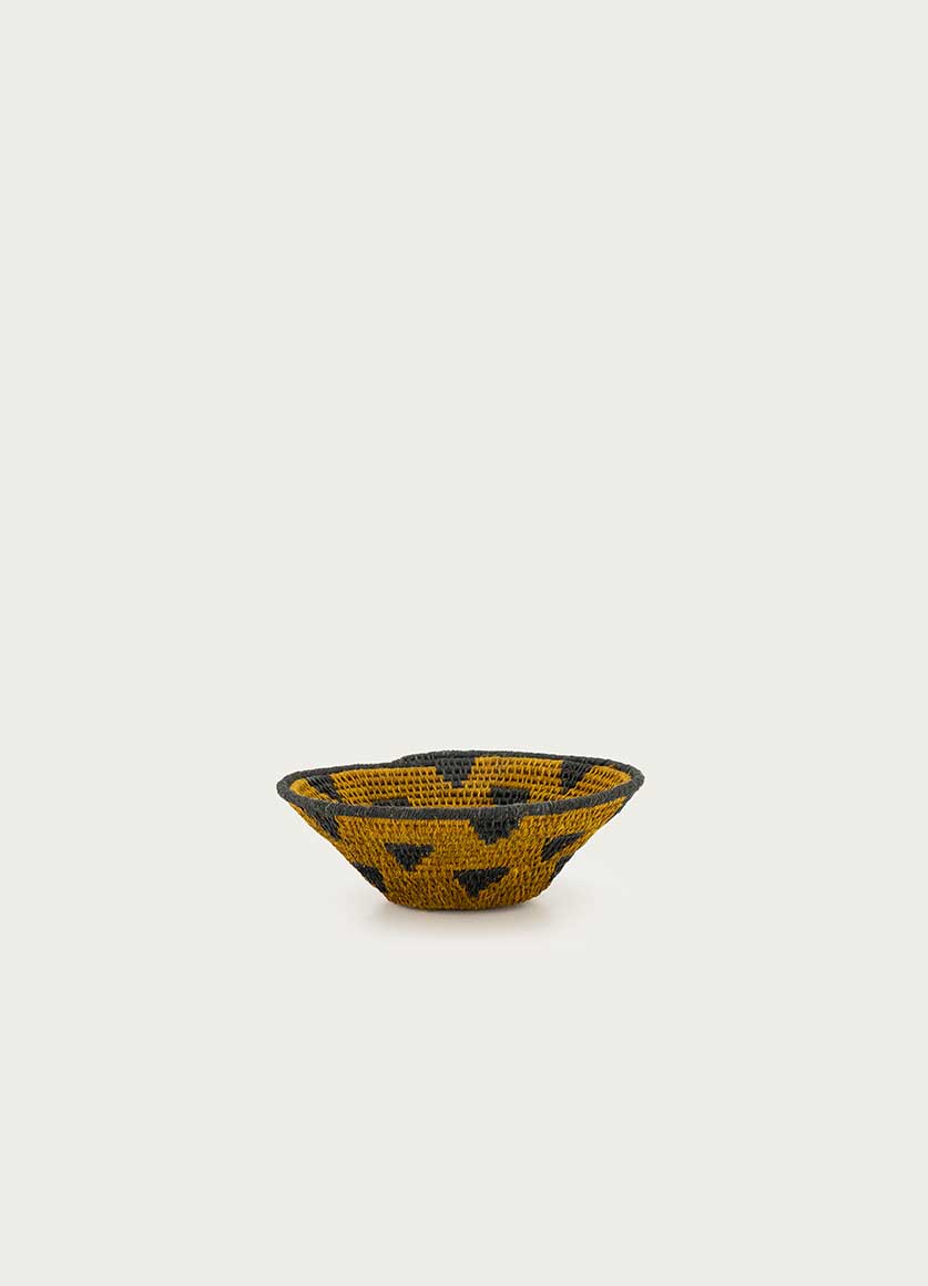LITTLE TRIANGLES BASKETS  IN COLOURS GINGER AND BLACK SMALL